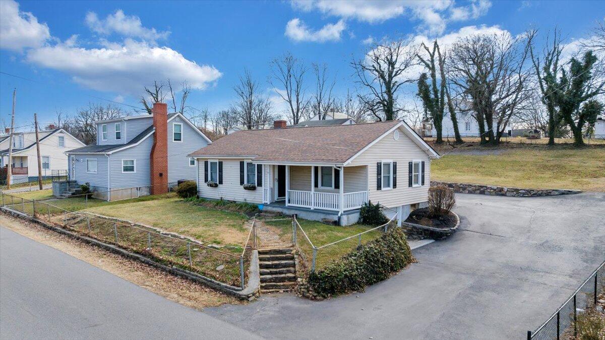 1902 Springfield Avenue Salem, VA 24153 - Photo 42 of 43 a view of a house with a big yard
