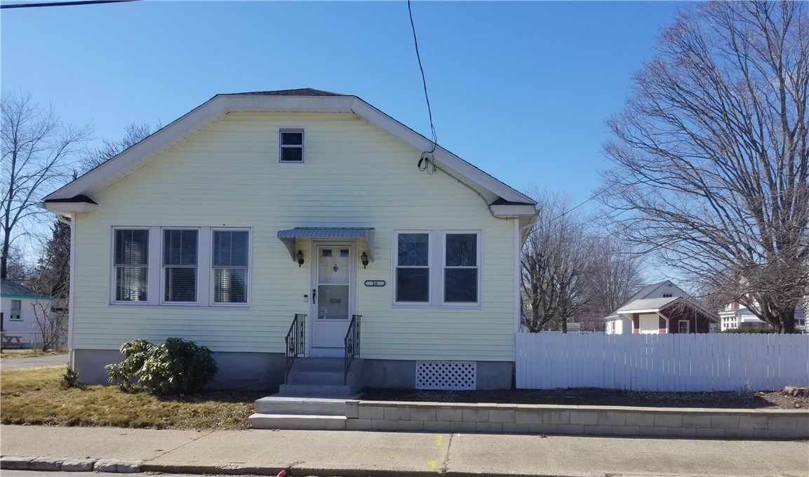 26 Blackburn Street Pawtucket, RI 02861 - Photo 3 of 34