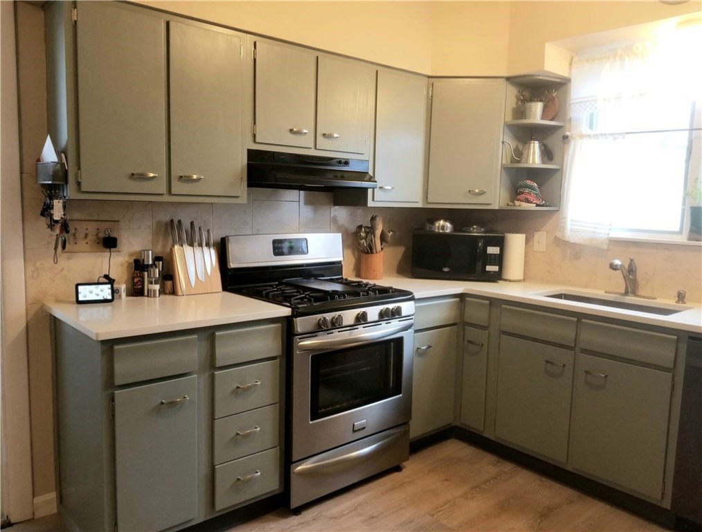 26 Blackburn Street Pawtucket, RI 02861 - Photo 5 of 34