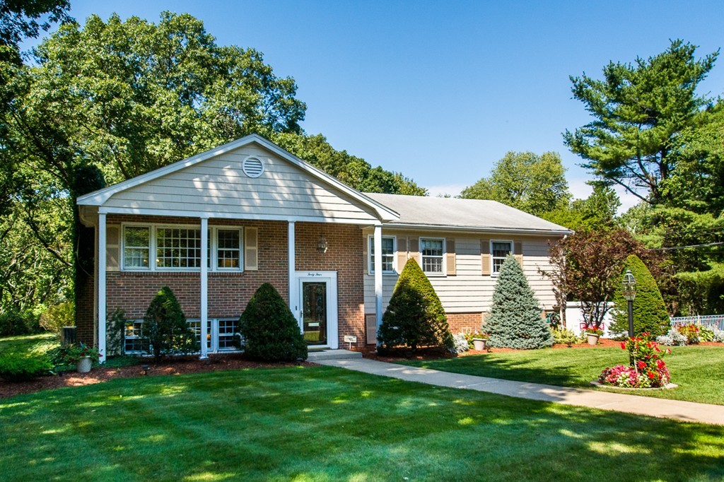 44 Circle Road Lexington, MA 02420 - Photo 1 of 29 Gallery Image 1