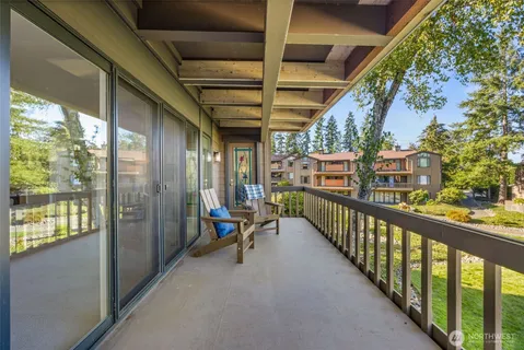 $850,000 | 17442 Northeast 40th Place, Unit D3, Redmond, WA 98052