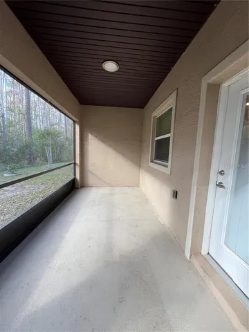 a view of empty room with large window