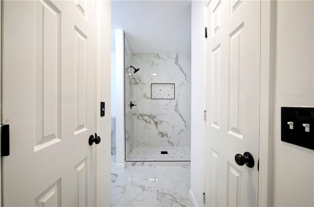 22 Nottingham Drive Northwest Cartersville, GA 30121 - Photo 21 of 36 a bathroom with a shower
