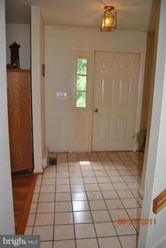 16327 Norman Road Culpeper, VA 22701 - Photo 7 of 19 Entrance / Foyer