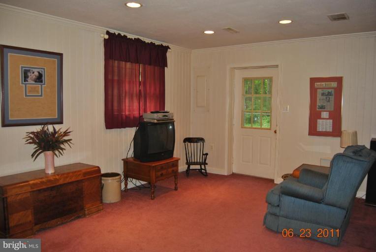 16327 Norman Road Culpeper, VA 22701 - Photo 8 of 19 Family Room