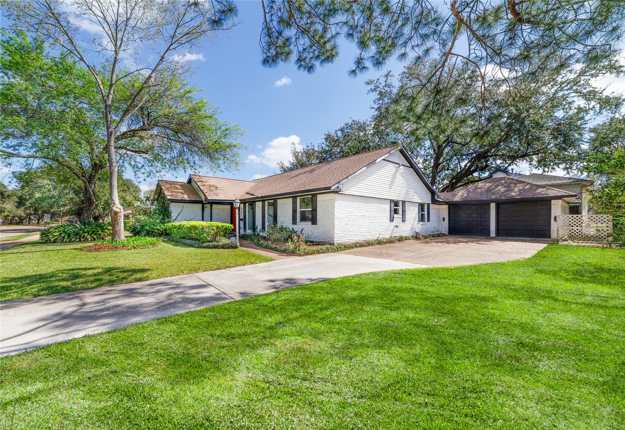 5347 Rutherglenn Drive Houston, TX 77096 - Photo 2 of 21 Gallery Image 2