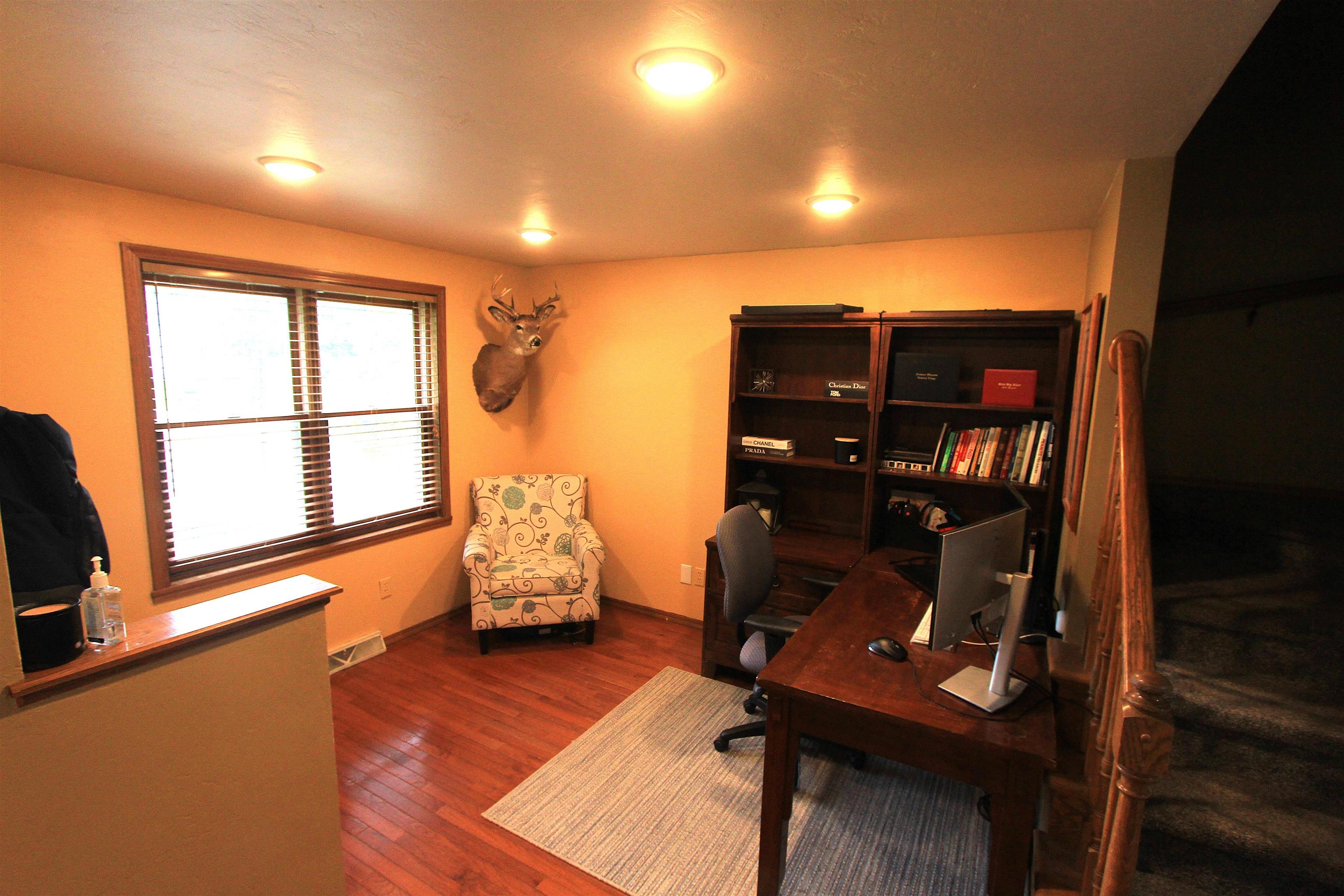 2933 Sunray Lane Green Bay, WI 54313 - Photo 4 of 25