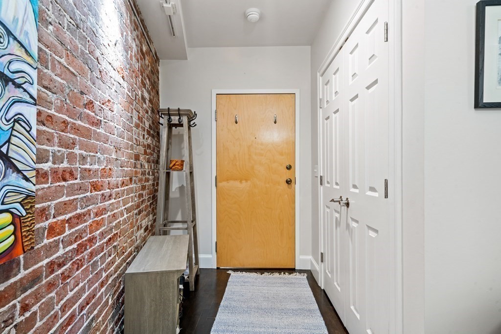 6 Elm Street, Unit 4 Gloucester, MA 01930 - Photo 4 of 28