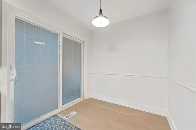 an empty room with a empty space