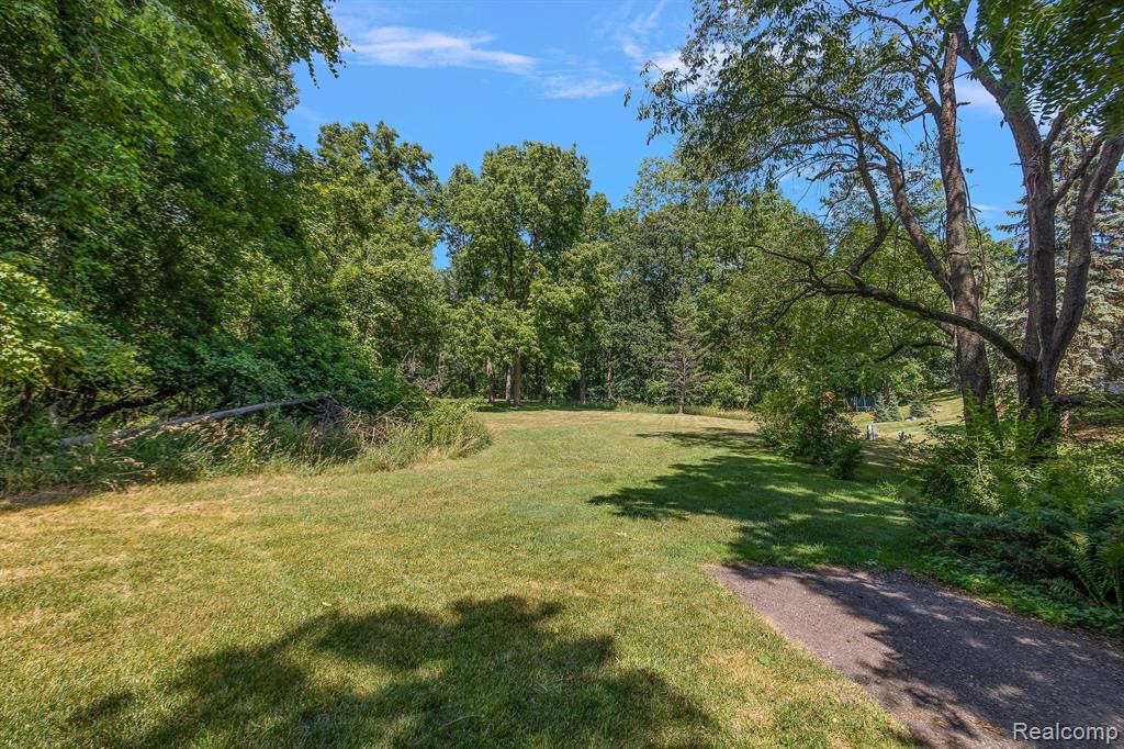 1300 East Fairview Lane Rochester Hills, MI 48306 - Photo 16 of 64