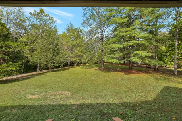 a view of a house with backyard
