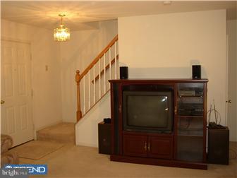 5537 Rinker Circle, Unit 361 Doylestown, PA 18902 - Photo 4 of 9 Living Room