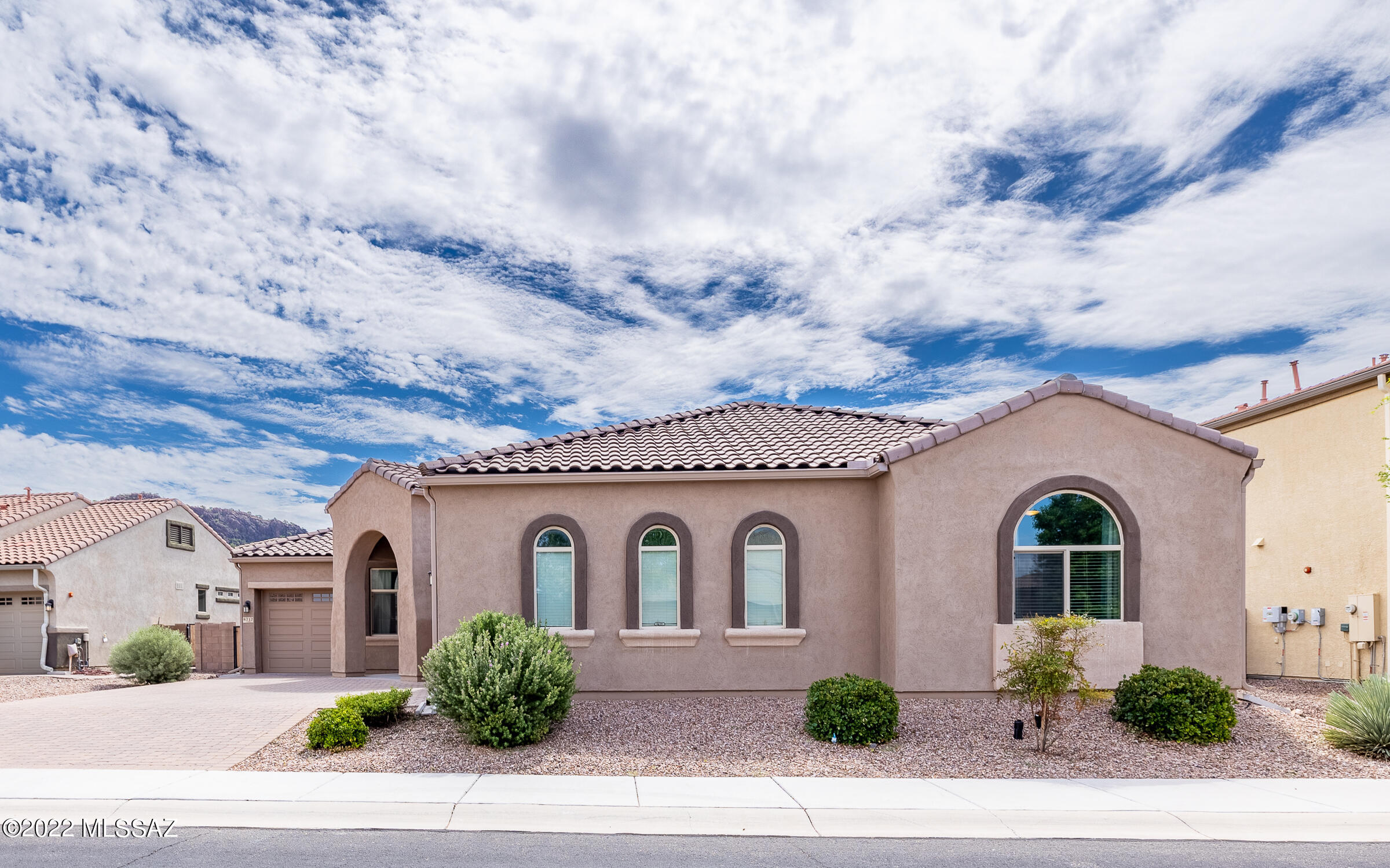 8717 West Hanbury Road Marana, AZ 85653 - Photo 2 of 41