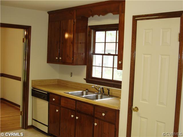 3009 Sagegrove Road Midlothian, VA 23112 - Photo 9 of 19 Kitchen