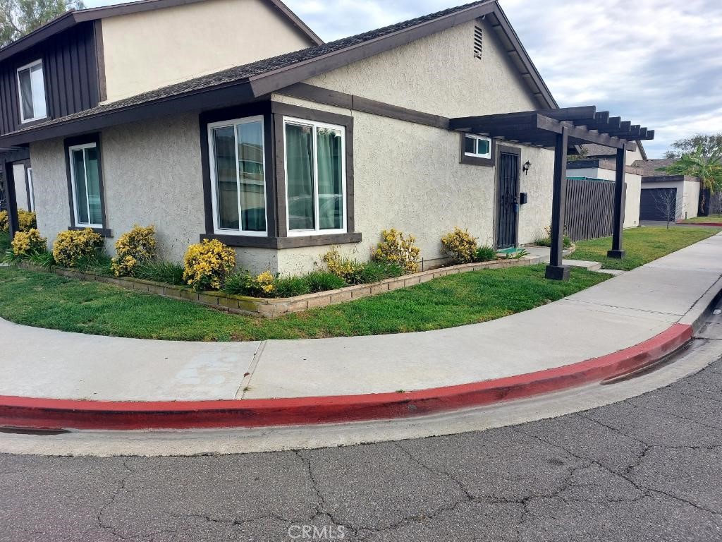 a view of a house with a yard and plants