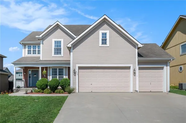 $415,000 | 922 Southfork Street, Lansing, KS 66043