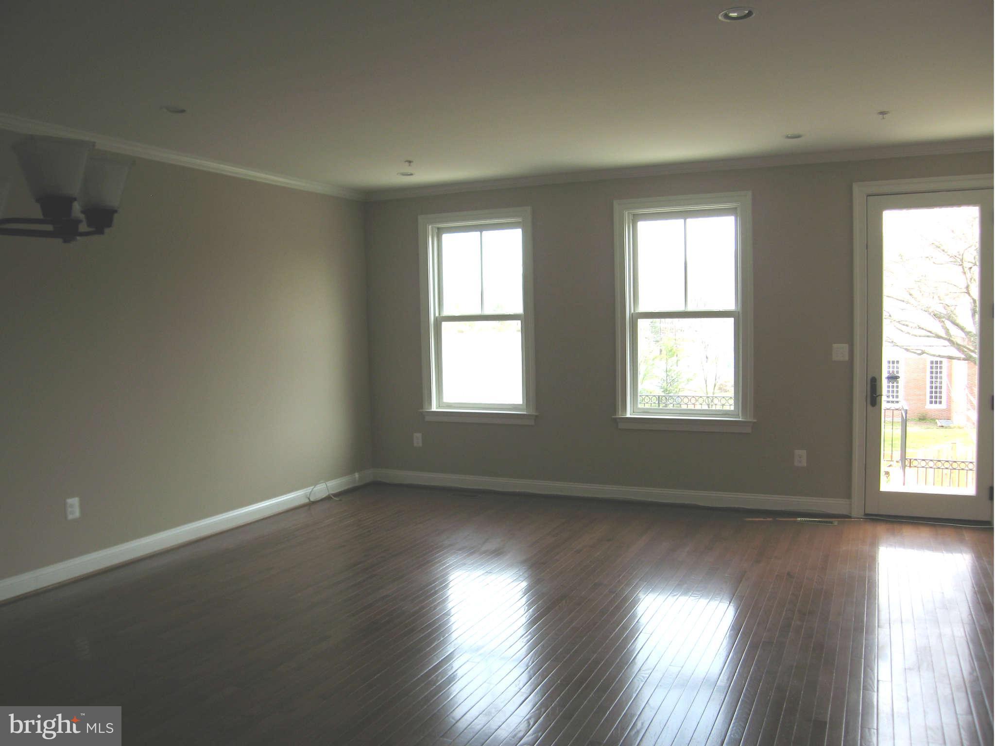8811 Courts Way, Unit 25 Silver Spring, MD 20910 - Photo 5 of 17 Interior (General)