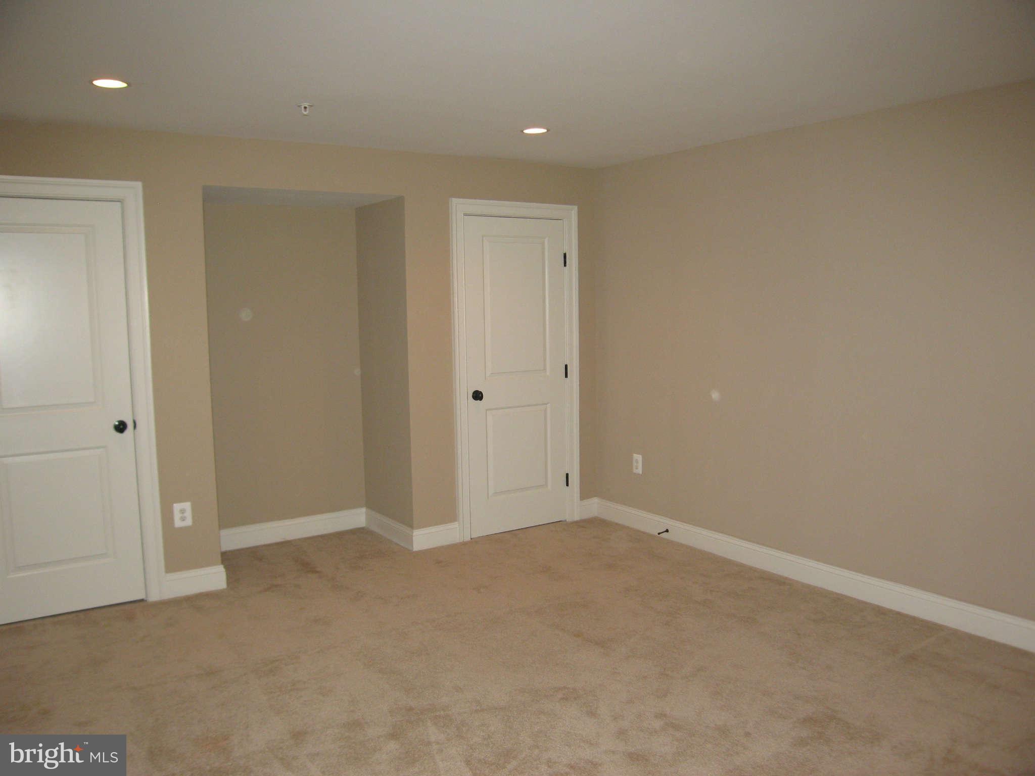 8811 Courts Way, Unit 25 Silver Spring, MD 20910 - Photo 8 of 17 Family Room