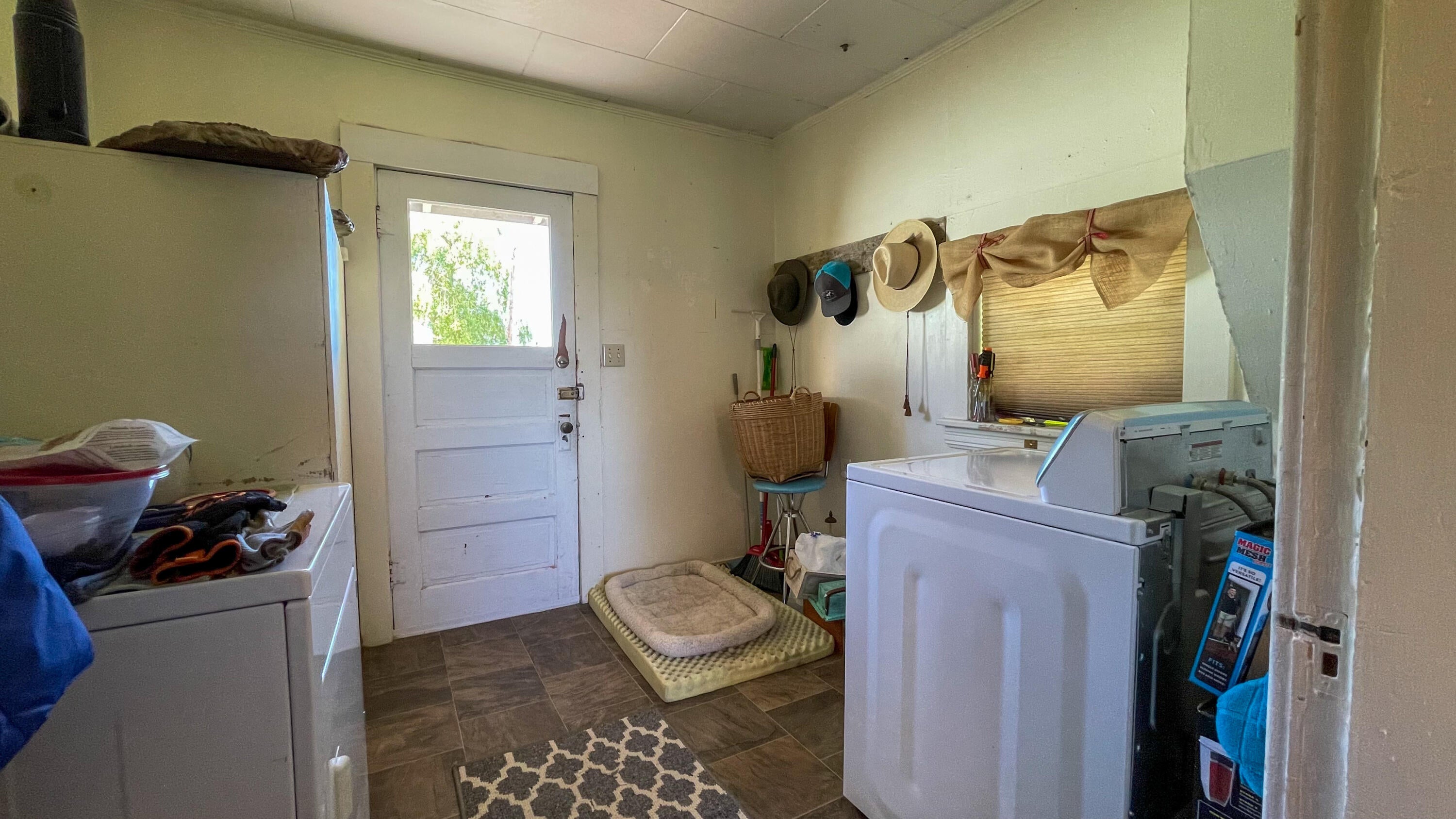 14212 Southwest Riggs Road Powell Butte, OR 97753 - Photo 28 of 48 laundry/utility room