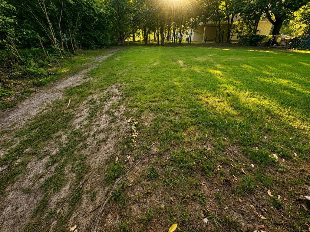 413 Gates Street Bonham, TX 75418 - Photo 4 of 4