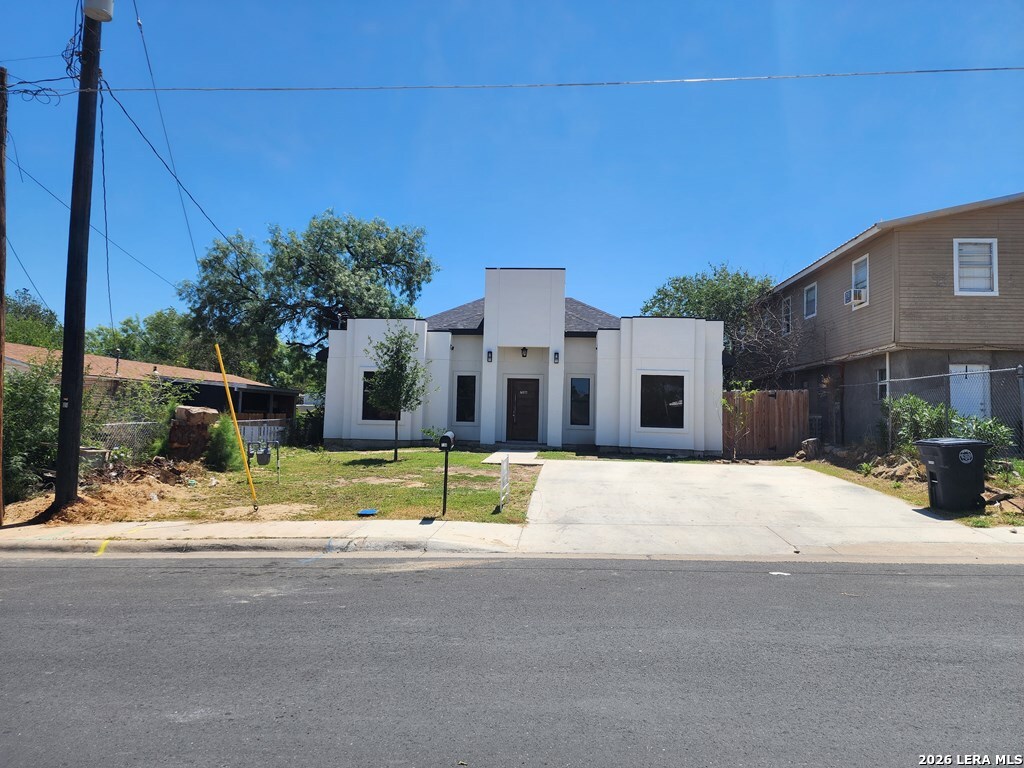 736 Trinity Street Eagle Pass, TX 78852 - Photo 2 of 34