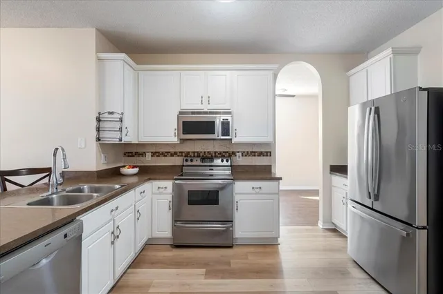 $369,900 | 440 Sand Ridge Drive, Valrico, FL 33594