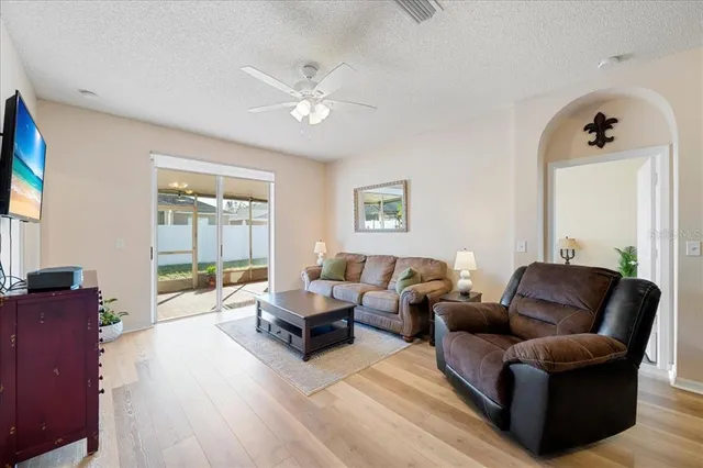 $369,900 | 440 Sand Ridge Drive, Valrico, FL 33594