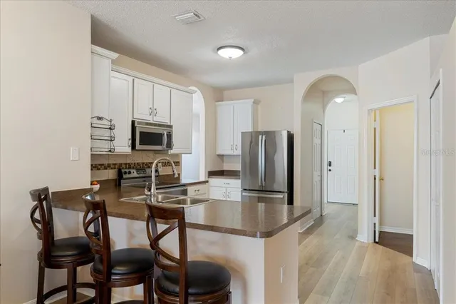 $369,900 | 440 Sand Ridge Drive, Valrico, FL 33594