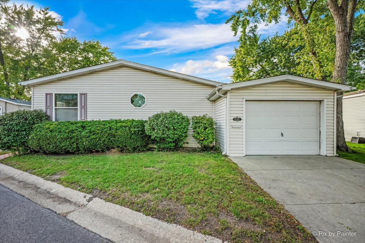 1130 Country Club Road Elgin, IL 60123 - Photo 3 of 33 Gallery Image 3