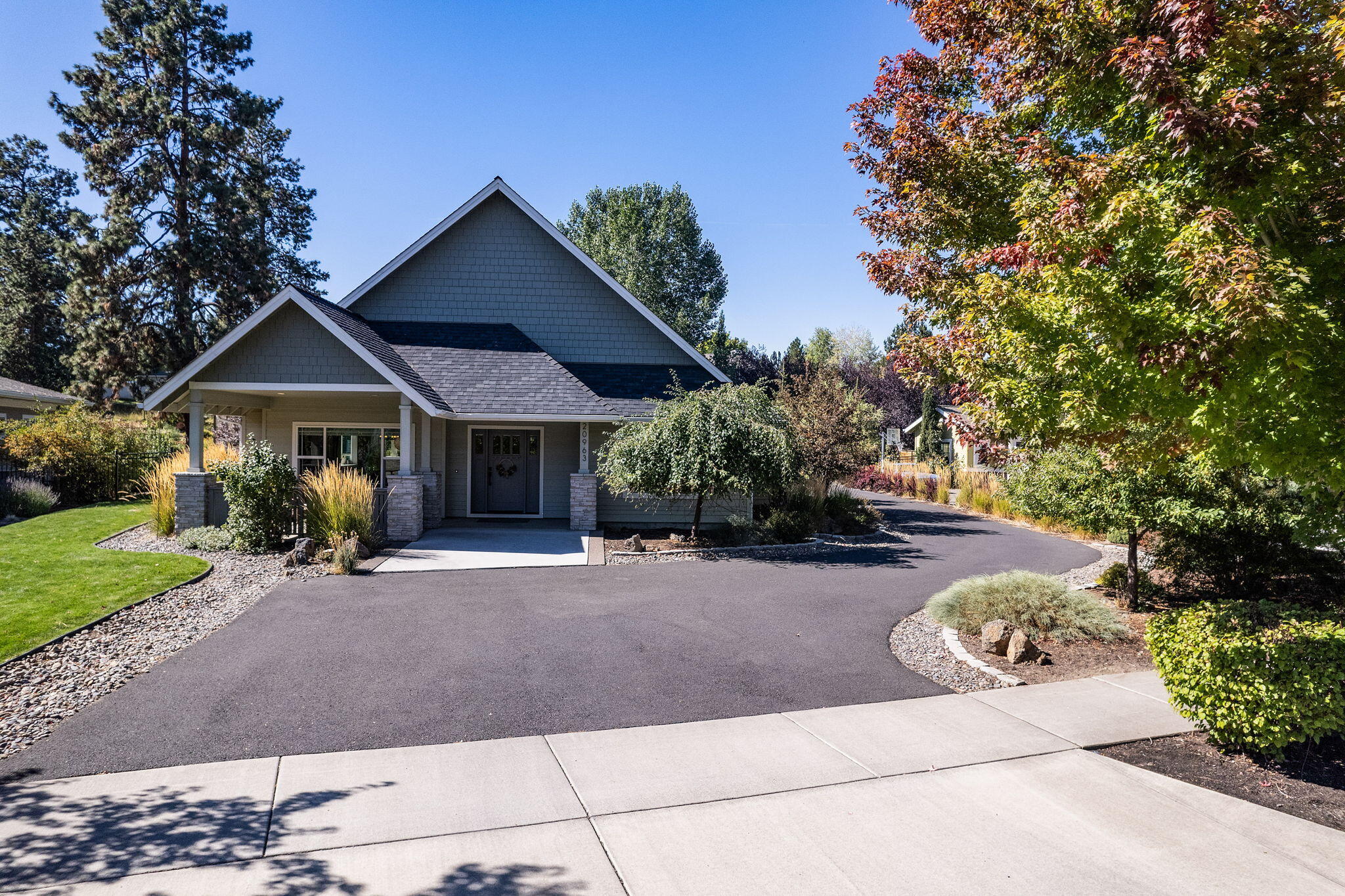 20963 Avery Lane Bend, OR 97702 - Photo 3 of 46 2024_09_27_20963_avery_lane-56