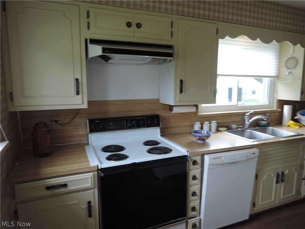215 Warner Road Southeast Hubbard, OH 44425 - Photo 25 of 32 Gallery Image 25