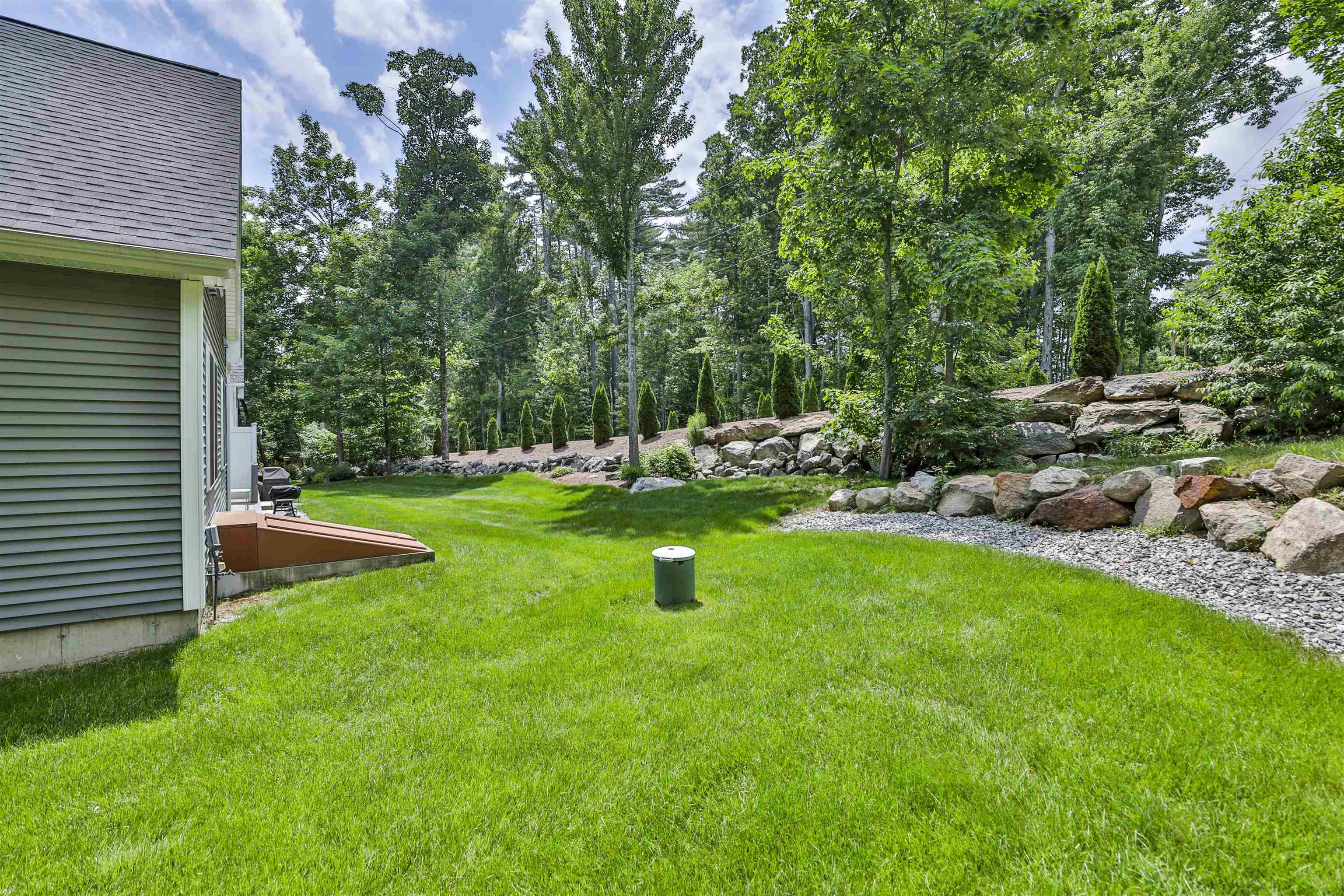 8 Cedar Way, Unit B Goffstown, NH 03045 - Photo 4 of 35