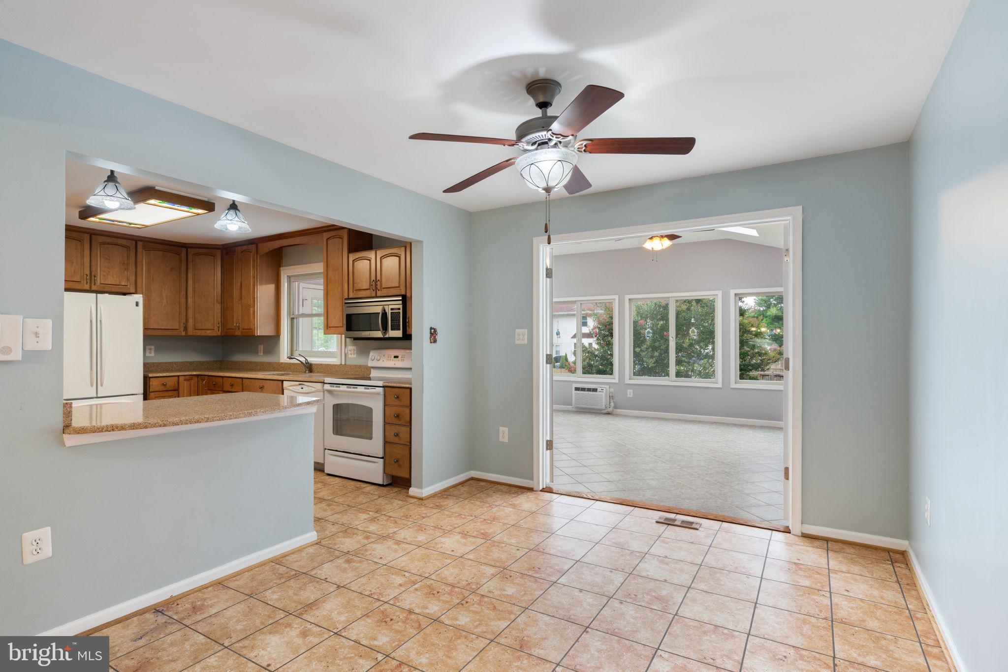 4084 Braxton Road Chantilly, VA 20151 - Photo 8 of 46