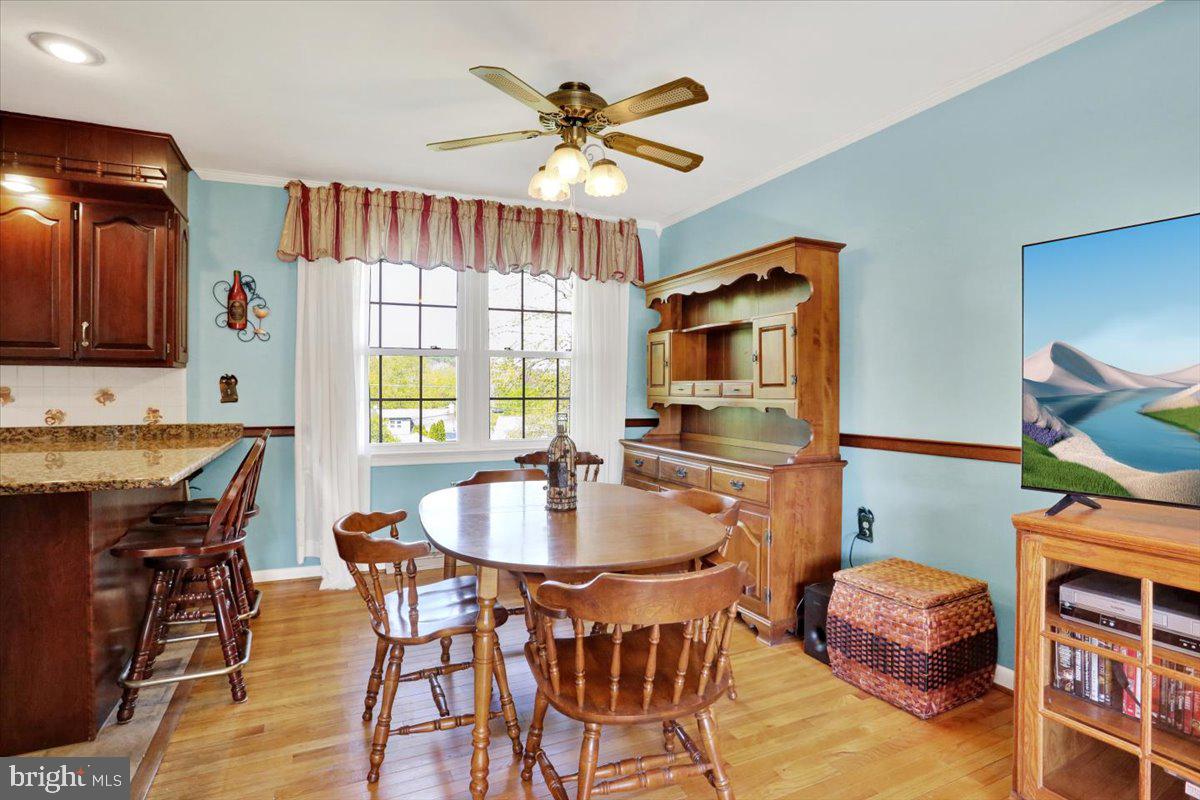 324 Ashley Drive Reading, PA 19607 - Photo 16 of 39 a dining room with furniture and window