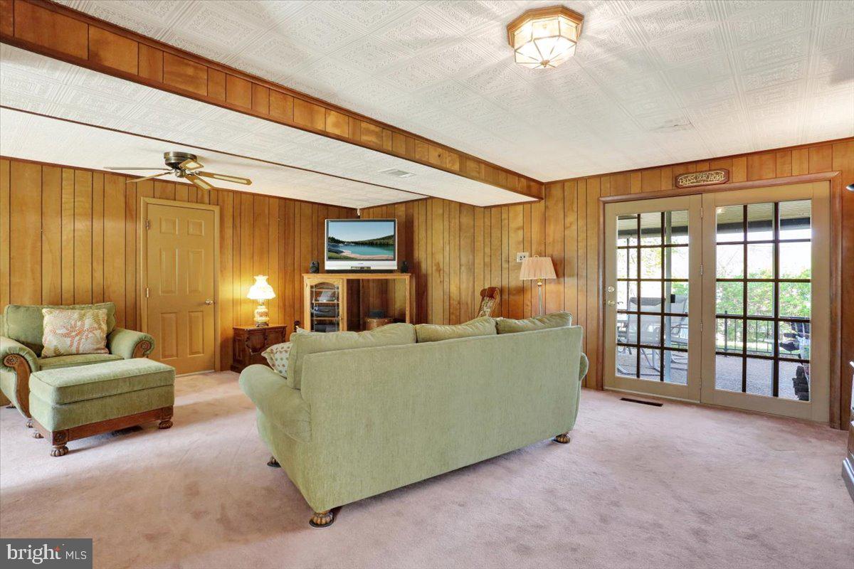 324 Ashley Drive Reading, PA 19607 - Photo 9 of 39 a living room with furniture and a window