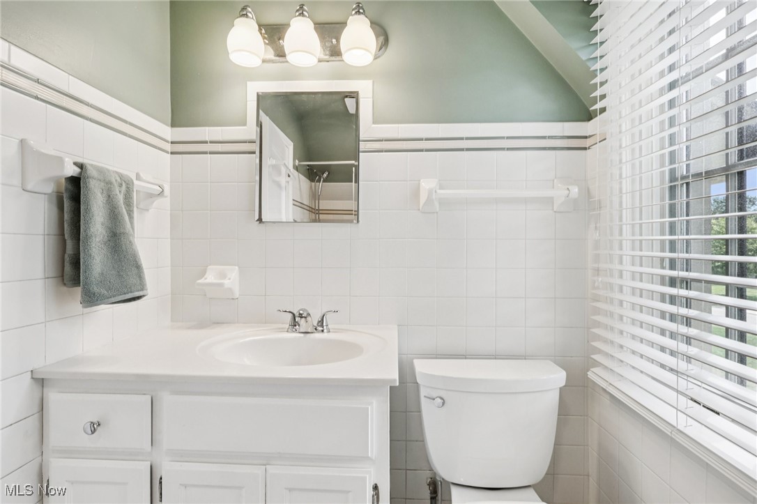 227 Overwood Road Akron, OH 44313 - Photo 23 of 47 Full bath