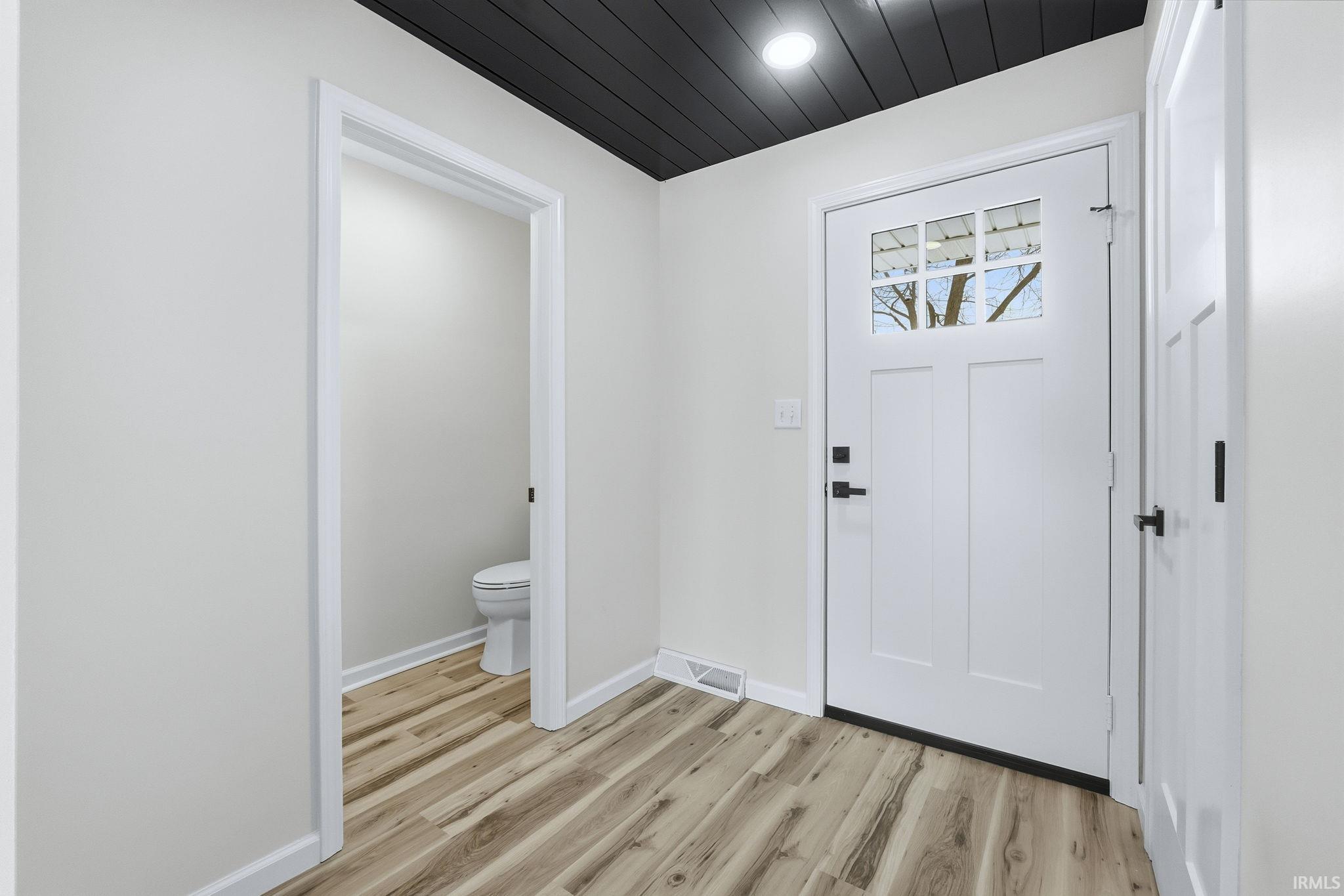 6518 Hazelett Road Fort Wayne, IN 46835 - Photo 2 of 28