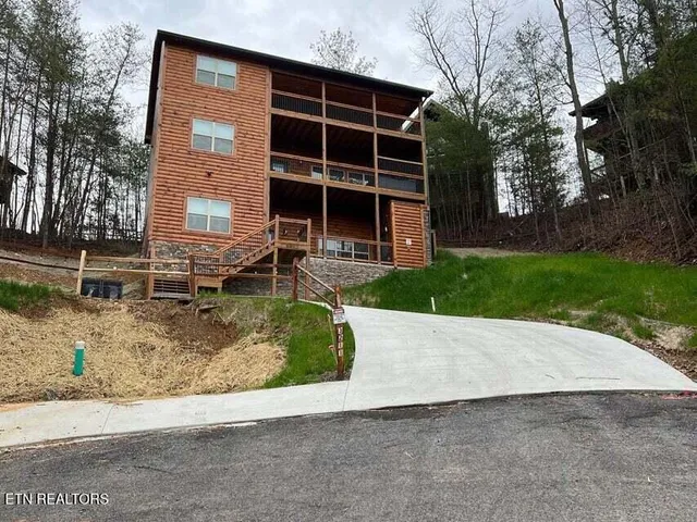 $1,300,000 | 3211 Pine Way, Pigeon Forge, TN 37863