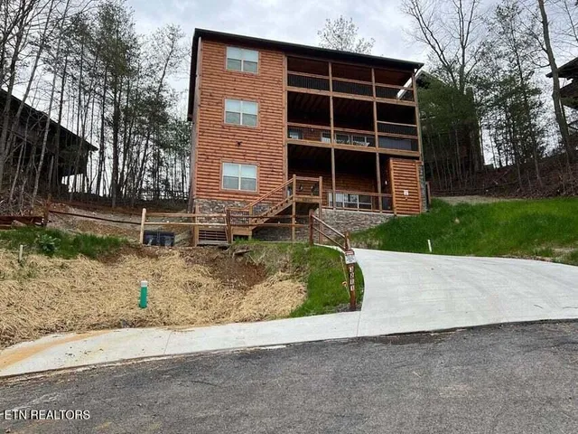 $1,300,000 | 3211 Pine Way, Pigeon Forge, TN 37863