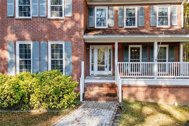 a view of a livingroom with wooden floor and entryway