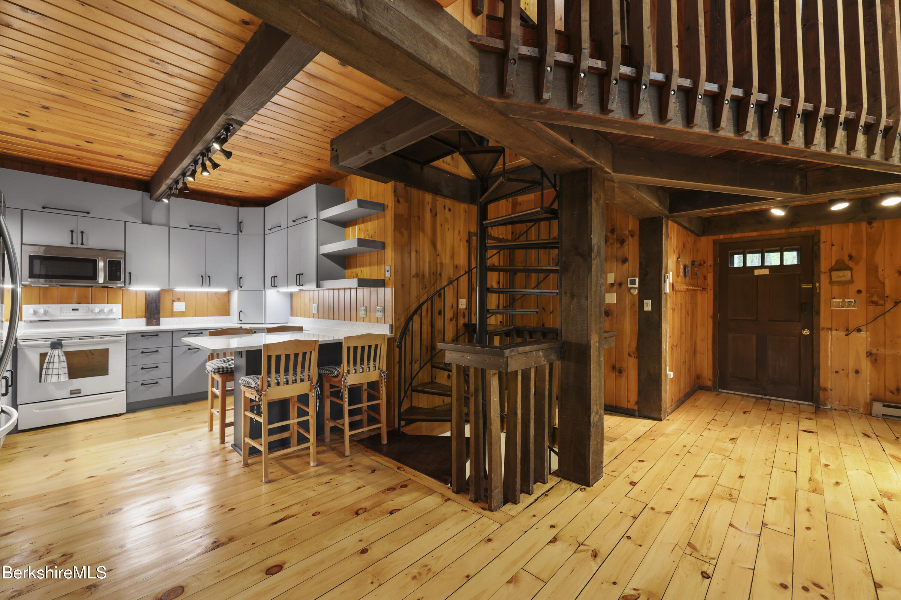 377 Highland Way Sandisfield, MA 01255 - Photo 9 of 61 18-Staircase