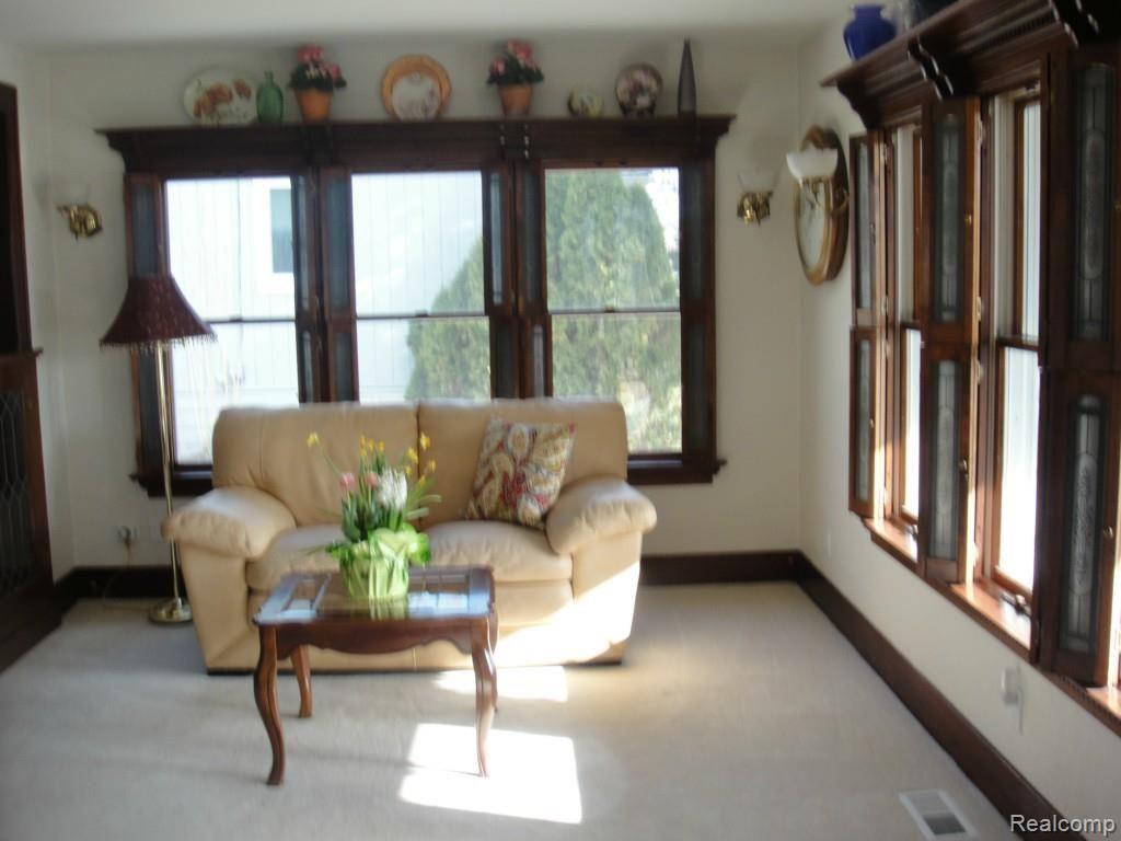 227 Pine Street Rochester, MI 48307 - Photo 3 of 15 DSC01409.jpg