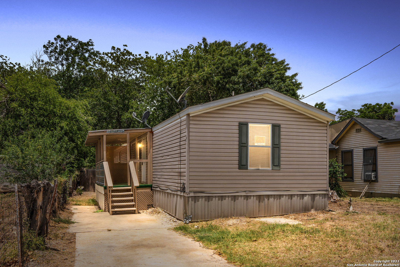 311 North Reed Street Pleasanton, TX 78064 - Photo 1 of 33