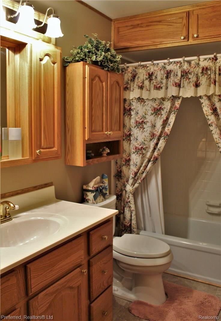43302 Barchester Road Canton, MI 48187 - Photo 15 of 29 IMG_0867.JPG