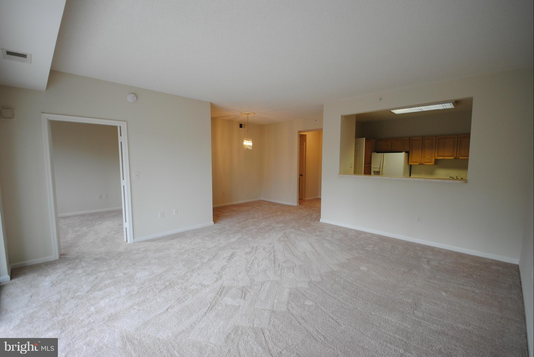 19375 Cypress Ridge Terrace, Unit 419 Leesburg, VA 20176 - Photo 4 of 23 Family Room