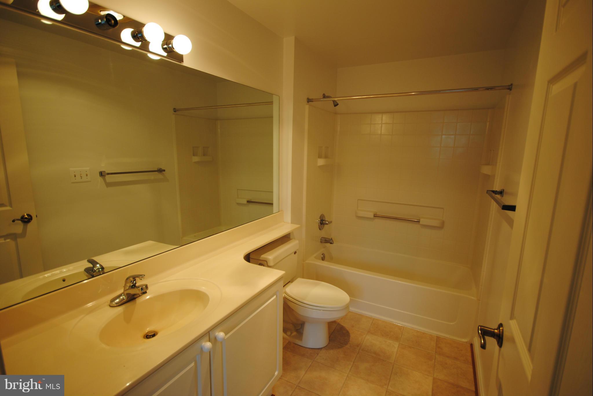 19375 Cypress Ridge Terrace, Unit 419 Leesburg, VA 20176 - Photo 9 of 23 Bath