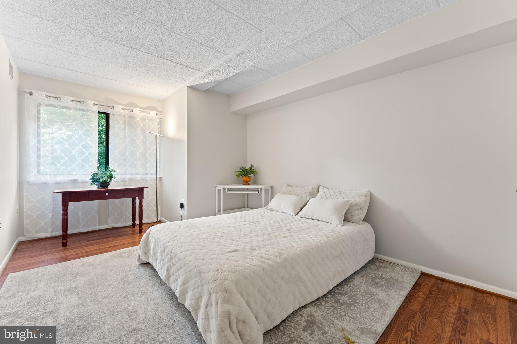 11617 Windbluff Court, Unit 9B Reston, VA 20191 - Photo 34 of 46 Second bedroom