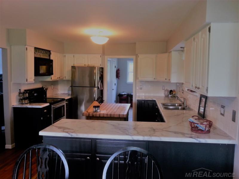 6734 Black River Road Croswell, MI 48422 - Photo 10 of 25 31329914-9.JPG