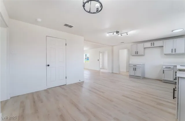 $3,500 | 1637 Sunset Drive, Las Vegas, NV 89108