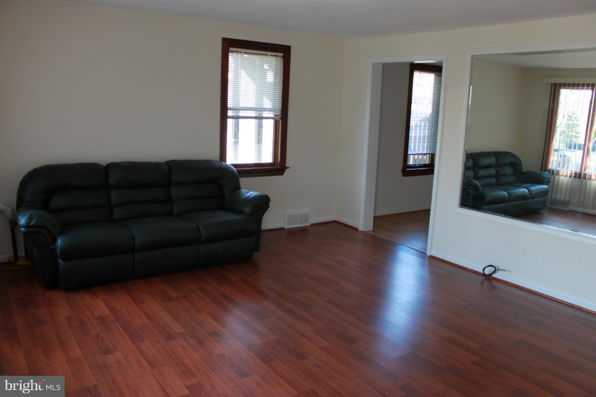 31 Village Road Pikesville, MD 21208 - Photo 3 of 14 Family Room